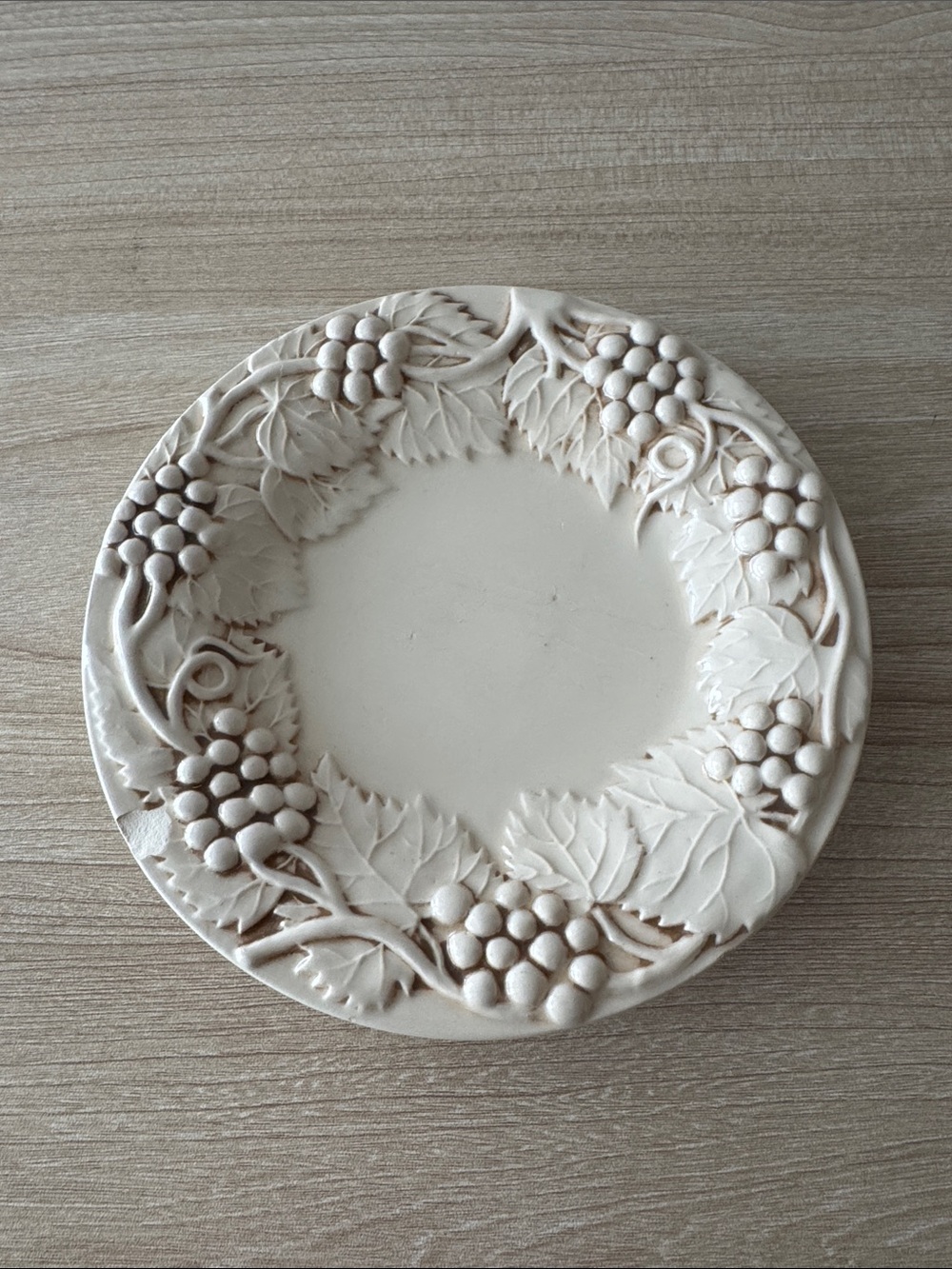 Bordallo Pinheiro Portugal Grape Leaf Embossed Plate 6.5” Vintage READ DESCR